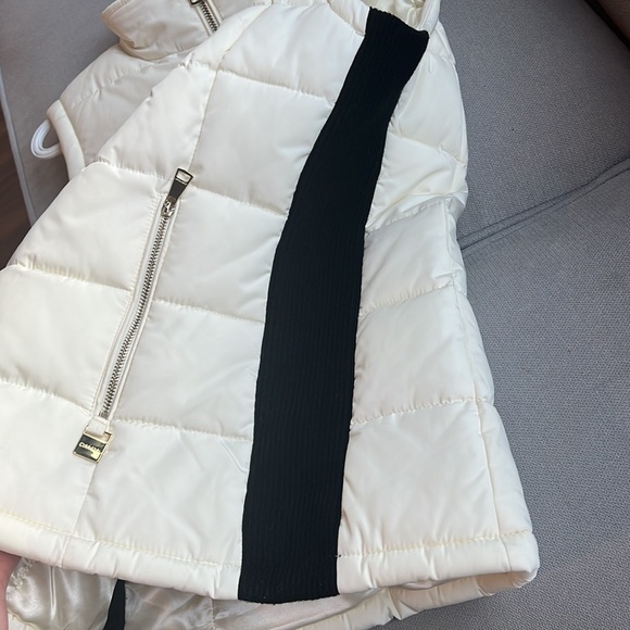 Calvin Klein Cream Puffer Vest Size XS contrasting Black Sides - Picture 6 of 12